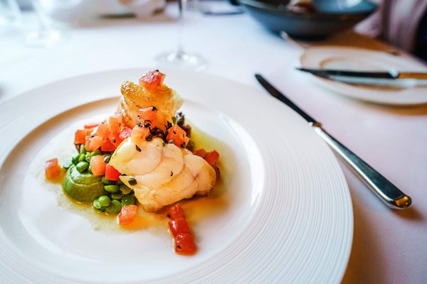 Où manger les spécialités locales à Saint-Tropez?