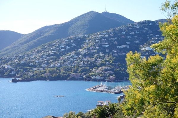Découvrez le Charme du Luxe en Plein Air : Top des Campings 5 Étoiles dans le Var