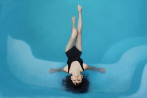 La détente dans la  piscine
